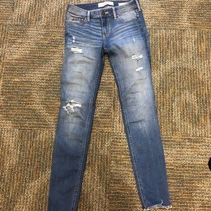 Hollister size 1 ripped medium wash jeans